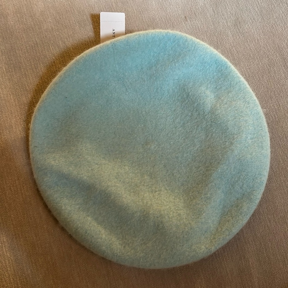 Light aqua brand new beret